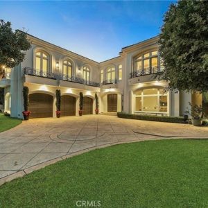 Single Family Residence - Los Angeles, CA - 11709 Wetherby Lane, 90077 Los Angeles - 5 beds house for sale