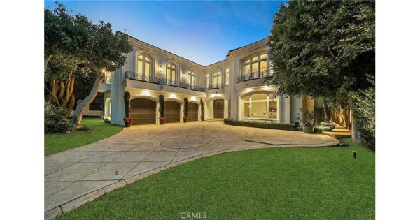 Single Family Residence - Los Angeles, CA - 11709 Wetherby Lane, 90077 Los Angeles - 5 beds house for sale