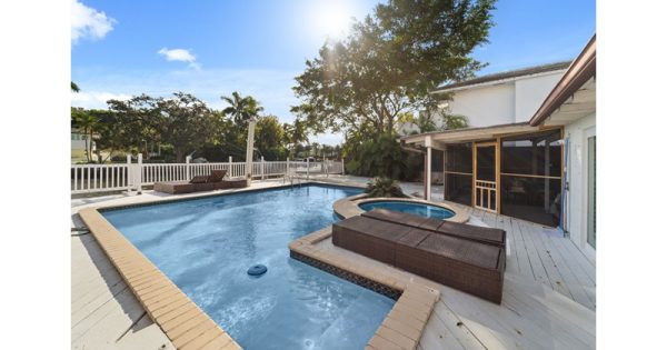 7701 NE 8th Ave, Miami-Dade County, Florida, 33138 Miami - 4 beds house for sale