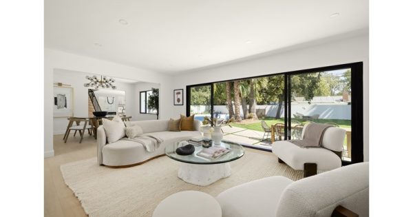 8356 Fallbrook Ave - 8356 Fallbrook Avenue , Los Angeles County, California, 91304 West Hills - 5 beds detached house for sale