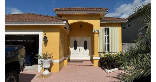 Single Family Residence, Detached,Two Story - Miami, FL - 16339 SW 95th Ln, 33196 Miami - 3 beds house for sale