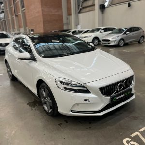 2017 VOLVO V40 CC T4 MOMENTUM
