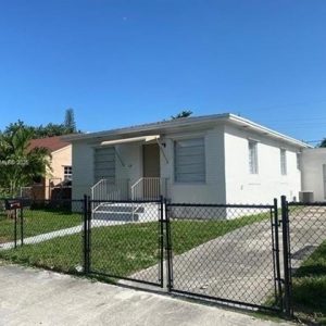 Detached,One Story, Single Family Residence - Miami, FL - 420 NW 45th St, 33127 Miami - 3 beds house for sale