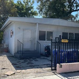 Duplex - Miami, FL - 2 beds house for sale