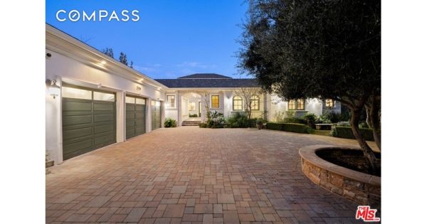 23334 Ostronic Dr, 91367 Woodland Hills - 5 beds house for sale
