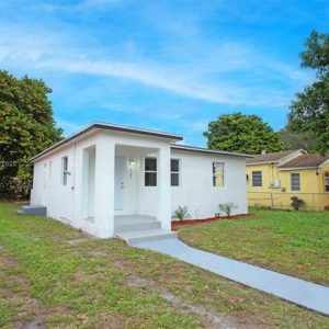 Detached,One Story, Single Family Residence - Miami, FL - 1923 NW 66th St, 33147 Miami - 3 beds house for sale