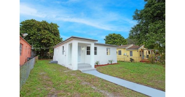 Detached,One Story, Single Family Residence - Miami, FL - 1923 NW 66th St, 33147 Miami - 3 beds house for sale