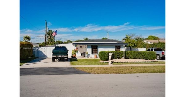 Detached,One Story, Single Family Residence - Miami, FL - 7551 SW 37 Street, 33155 Miami - 4 beds house for sale