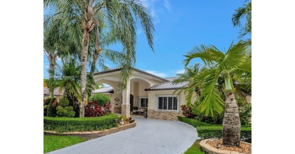 One Story, Single Family Residence - Miami, FL - 15430 SW 115th Ter, 33196 Miami - 4 beds house for sale