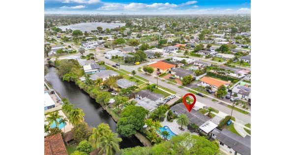 11261 SW 48th St, 33165 Miami - 3 beds house for sale