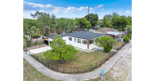 Duplex - Miami, FL - 2283 NW 86th Ter, 33147 Miami - 4 beds house for sale