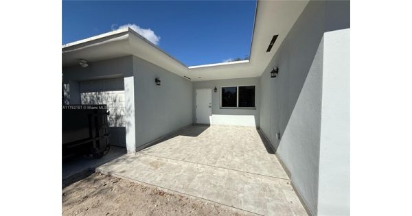One Story, Single Family Residence - Miami, FL - 1361 NW 29th Ter, 33142 Miami - 3 beds house for sale