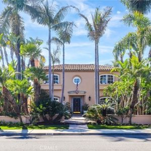 Single Family Residence, Mediterranean,Spanish - Costa Mesa, CA - 273 Magnolia Street, 92627 Costa Mesa - 5 beds house for sale