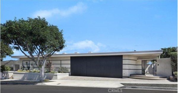 Single Family Residence, Mid Century Modern - Newport Beach, CA - 1040 Westwind Way, 92660 Newport Beach - 4 beds house for sale