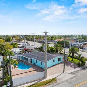 Detached,One Story, Single Family Residence - Miami, FL - 2801 SW 107th Ave, 33165 Miami - 3 beds house for sale