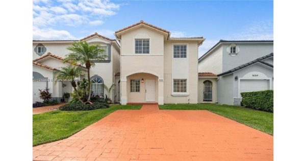 Single Family Residence, Two Story - Miami, FL - 16260 SW 97th St, 33196 Miami - 3 beds house for sale