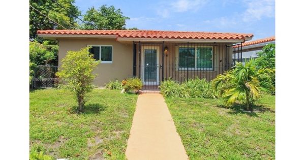 Detached,One Story, Single Family Residence - Miami, FL - 10 NW 60th Ct, 33126 Miami - 3 beds house for sale
