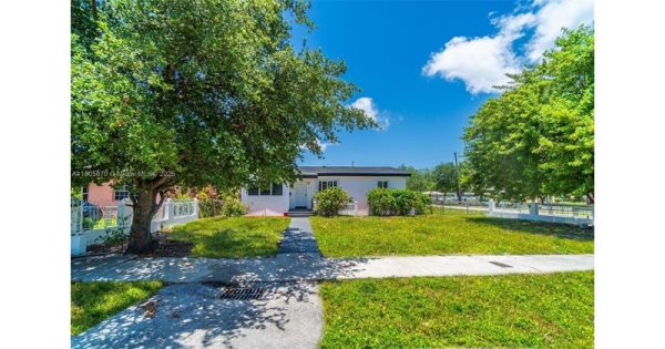 Detached,One Story, Single Family Residence - Miami, FL - 3101 NW 49th St, 33142 Miami - 4 beds house for sale