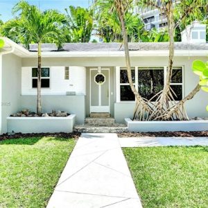 Single Family Detached - Miami, FL - 5700 NE 5th Ave, 33137 Miami - 4 beds house for sale