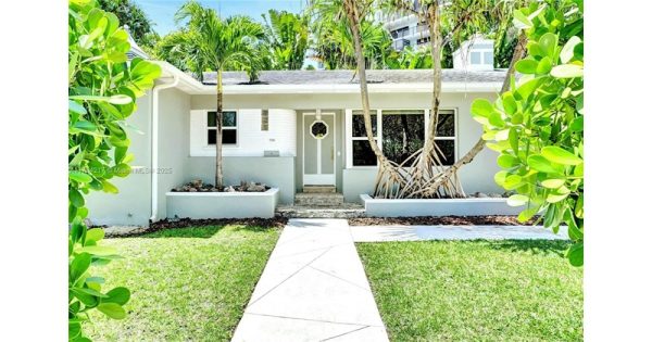 Single Family Detached - Miami, FL - 5700 NE 5th Ave, 33137 Miami - 4 beds house for sale