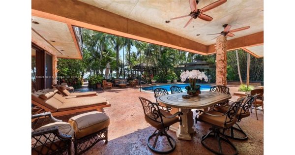 Single Family Detached - Miami, FL - 5725 N Bayshore Dr, 33137 Miami - 4 beds house for sale