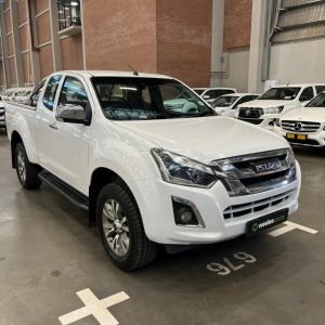 2017 ISUZU KB 300 D-TEQ LX A/T P/U E/CAB