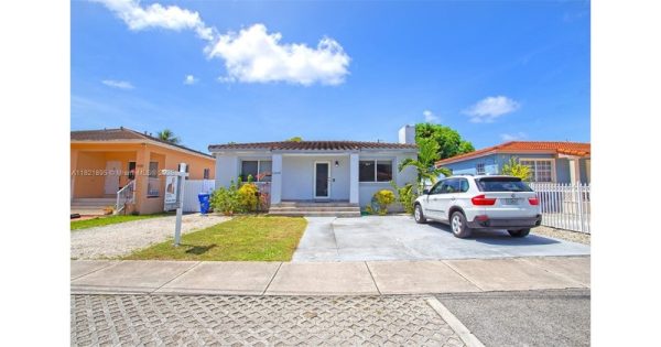 Detached,One Story, Single Family Residence - Miami, FL - 3430 NW 16th St, 33125 Miami - 3 beds house for sale