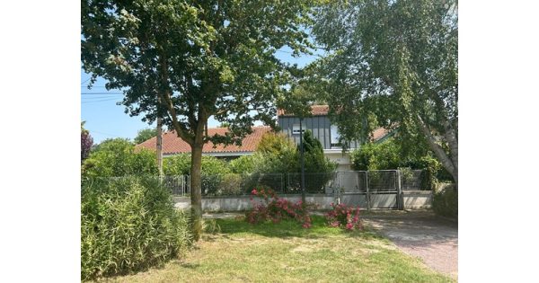 House for sale, 2 Bis Av. du Cadoret, in Fouras, France - 2 Bis Av. du Cadoret, 17450 Fouras - 6 beds house with flats for sale