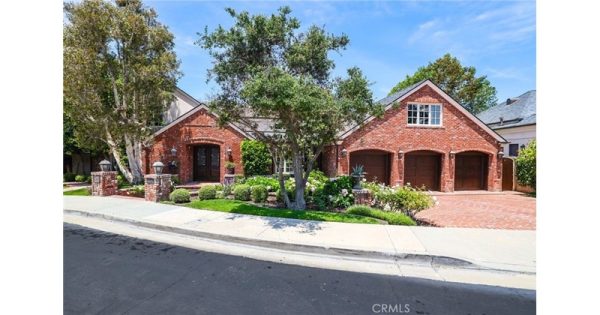 Single Family Residence - Newport Beach, CA - 20 Cherry Hills Lane, 92660 Newport Beach - 5 beds house for sale
