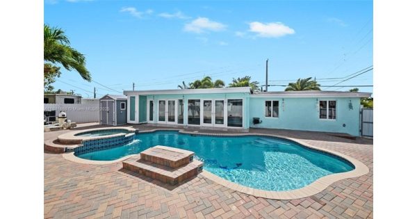 Detached,One Story, Single Family Residence - Miami, FL - 2801 SW 107 Ave, 33165 Miami - 3 beds house for sale