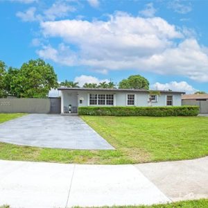 Detached,One Story, Single Family Residence - Miami, FL - 5001 SW 113th Ct, 33165 Miami - 5 beds house for sale