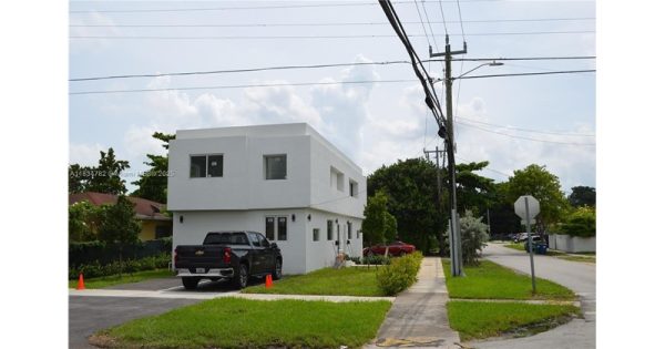 Duplex - Miami, FL - 1998 NW 50th St, 33142 Miami - 6 beds house for sale