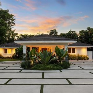 Single Family Detached - Miami, FL - 4800 Bay Point Rd, 33137 Miami - 4 beds house for sale