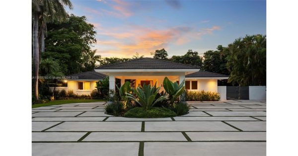 Single Family Detached - Miami, FL - 4800 Bay Point Rd, 33137 Miami - 4 beds house for sale