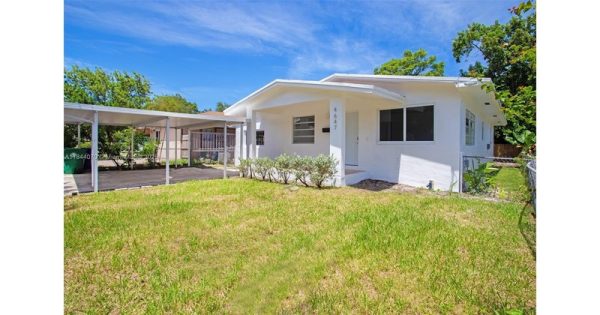 Split Level, Single Family Residence - Miami, FL - 4647 NW 15th Ct, 33142 Miami - 4 beds house for sale