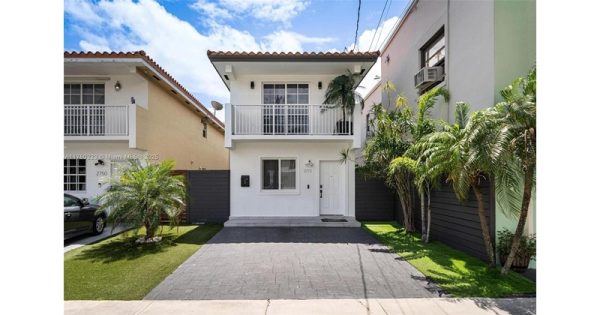 2752 SW 11th St - 2752 SW 11th St , 33135 Miami - 3 beds mansion house for sale