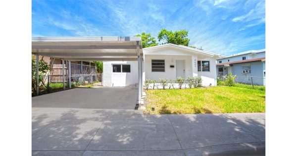 Duplex - Miami, FL - 4647 NW 15th Ct, 33142 Miami - 4 beds house for sale