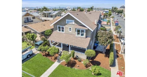Elegant Boyle Heights Craftsman Blending Timeless Charm Wit - 2851 Guirado Street, 90023 Los Angeles - 5 beds house for sale