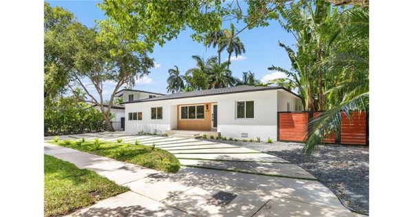 Single Family Residence, Other,One Story - Miami, FL - 1025 NE 81st St, 33138 Miami - 5 beds house for sale