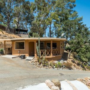 This private secluded property is like bathing in nature. - 9600 Green Verdugo Drive, 91040 Sunland - 2 beds house for sale