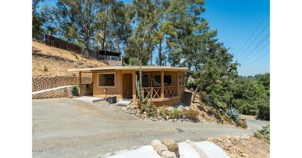 This private secluded property is like bathing in nature. - 9600 Green Verdugo Drive, 91040 Sunland - 2 beds house for sale